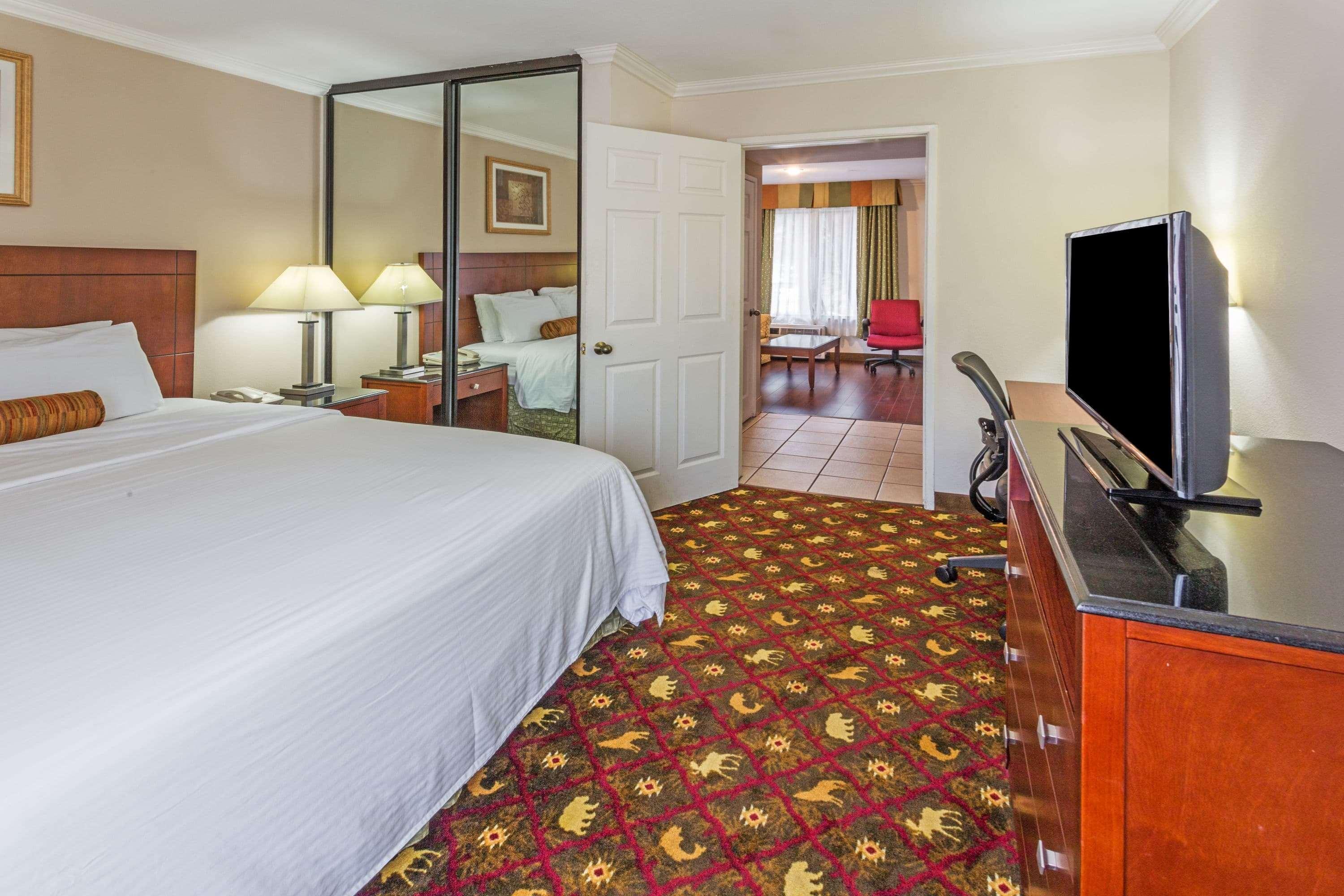 Howard Johnson By Wyndham Pasadena Zewnętrze zdjęcie