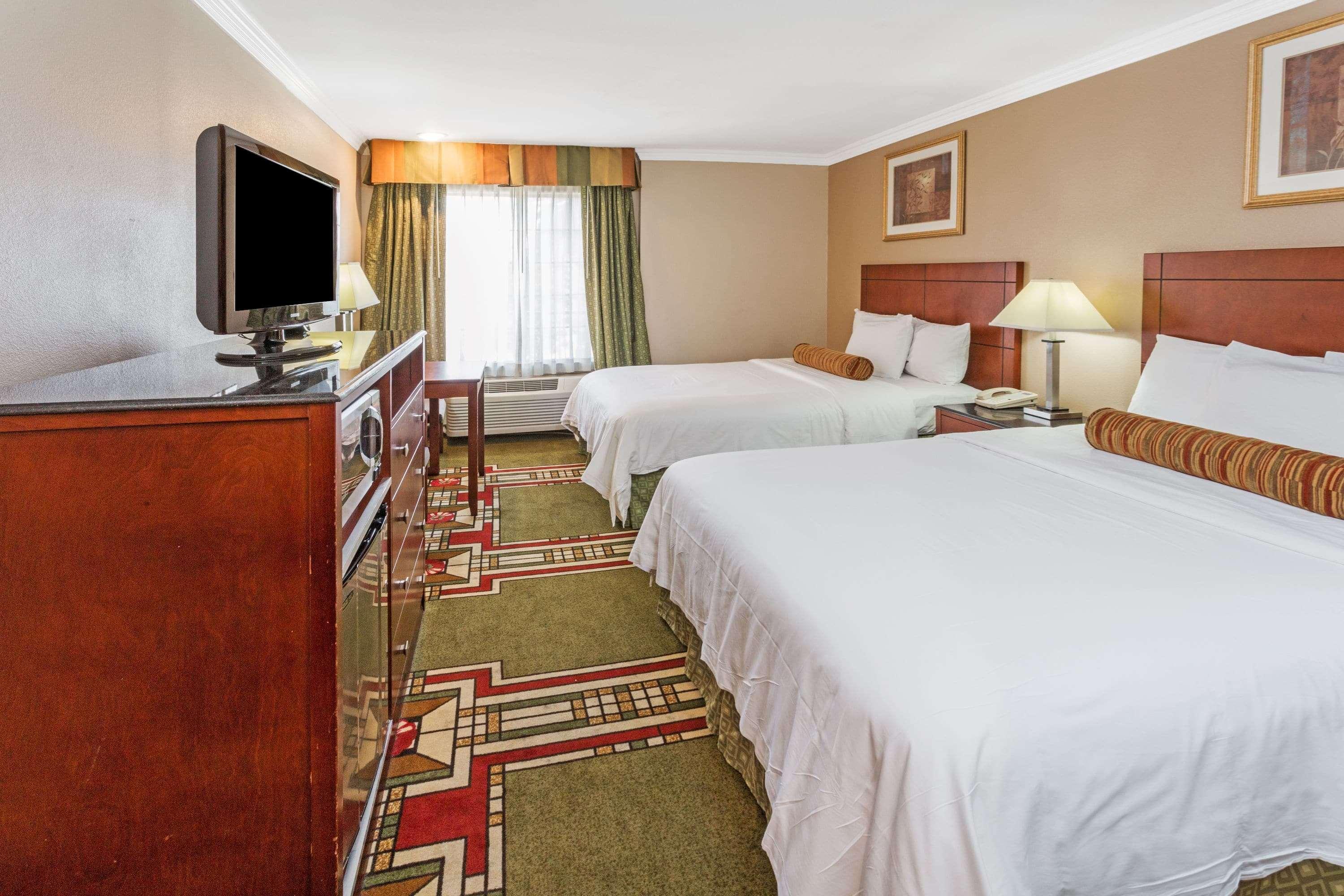 Howard Johnson By Wyndham Pasadena Zewnętrze zdjęcie